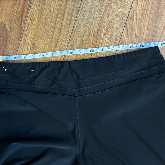 Nike Dri-FIT Women’s Black Cropped Leggings Size XL - Picture 8 of 8